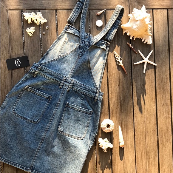 🌴🌼RVCA- CONQUER JEAN OVER ALLS🌼🌴 - Picture 11 of 12